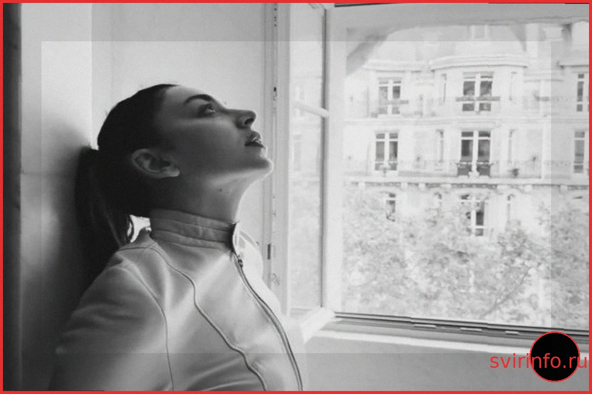 Charli XCX – «Playboy Bunny»